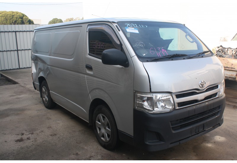 TOYOTA HIACE 2011 –    STOCK: 6136