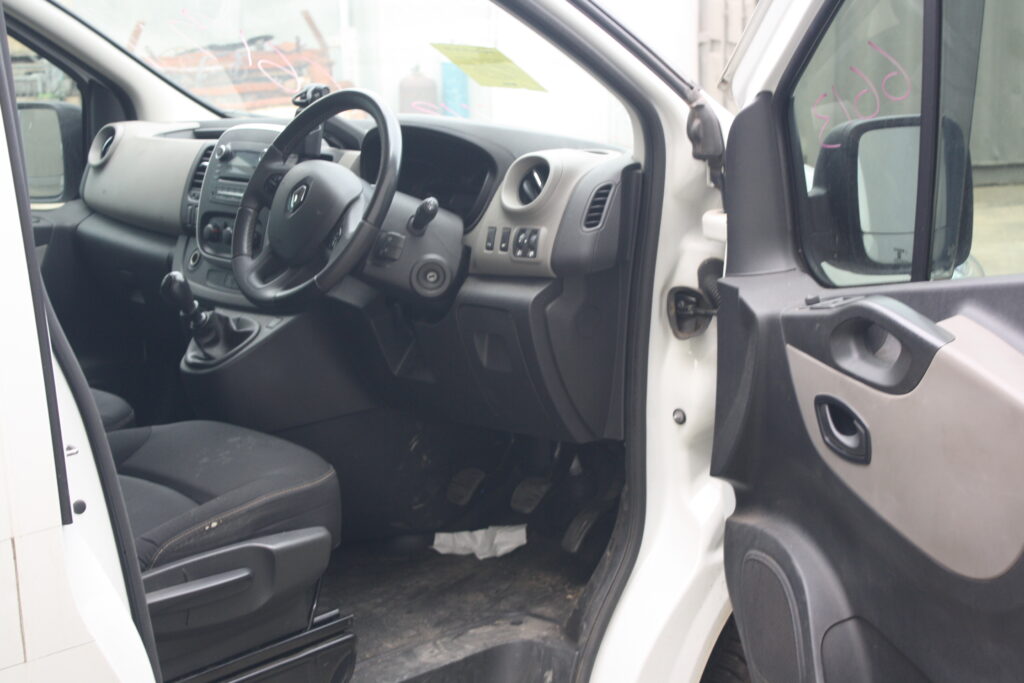 RENAULT TRAFIC 2015  – STOCK: 6613