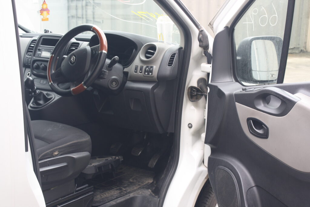 RENAULT TRAFIC 2016  – STOCK: 6694