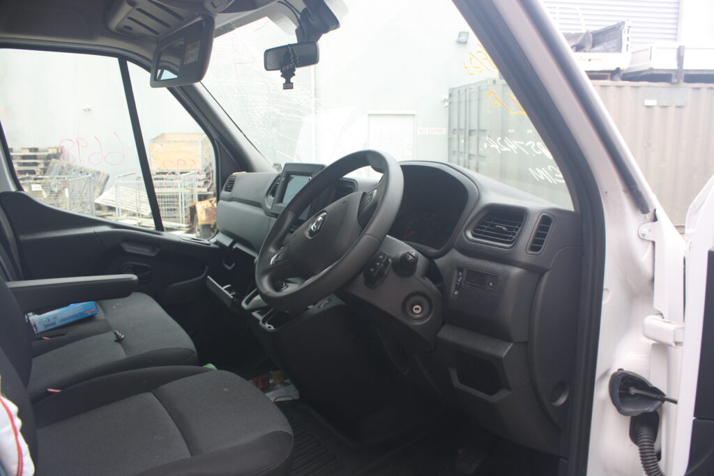 RENAULT MASTER 2022  – STOCK: 6698