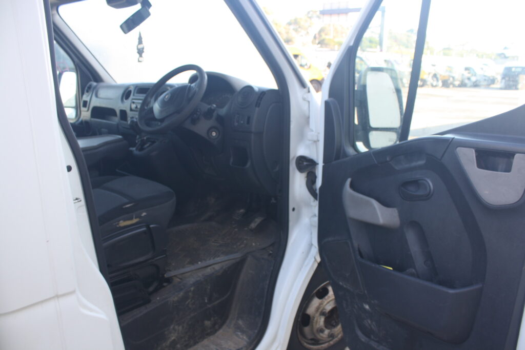 RENAULT MASTER 2014  – STOCK: 6752