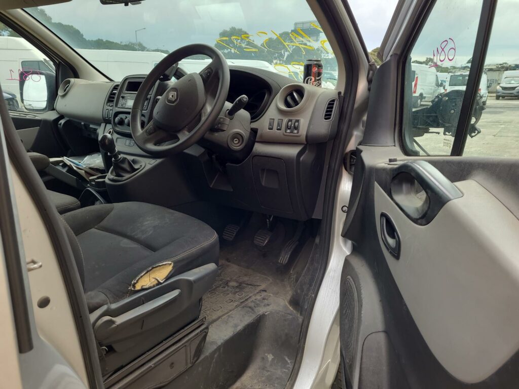 RENAULT TRAFIC 2017  – STOCK: 6811
