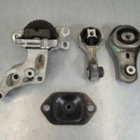 RENAULT TRAFIC 2015-2025 MOUNT X82, 01/15-