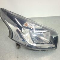 RENAULT TRAFIC 2015-2021 RIGHT HEADLAMP X82, W/ HALOGEN TYPE, 01/15-12/21