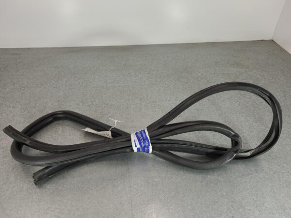 TOYOTA HILUX BODY SEAL RUBBER LH FRONT RUBBER SEAL, DUAL CAB, 03/05-08/11 05 06