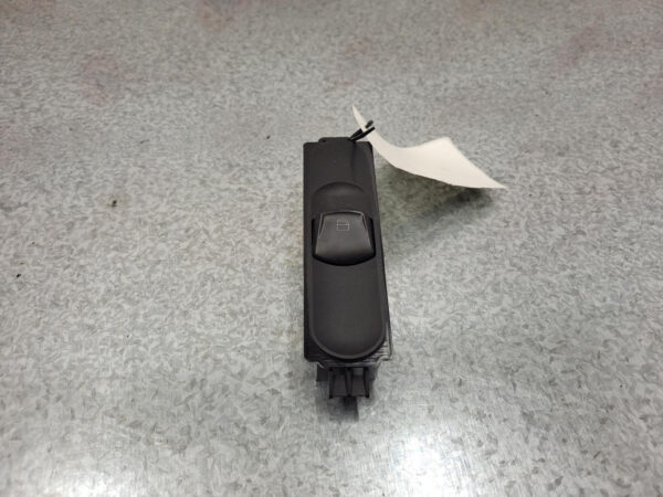 MERCEDES BENZ VIANO 639 07/2005-12/2014 LEFT FRONT POWER WINDOW SWITCH