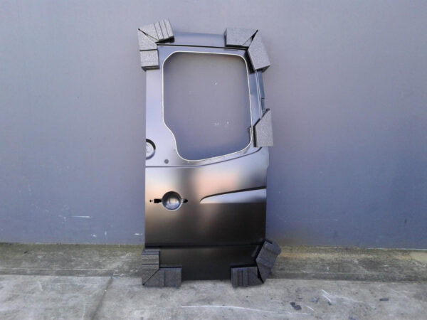VOLKSWAGEN CRAFTER 02/2007-07/2017 NEW RIGHT BARN DOOR WITH PROVISION FOR GLASS