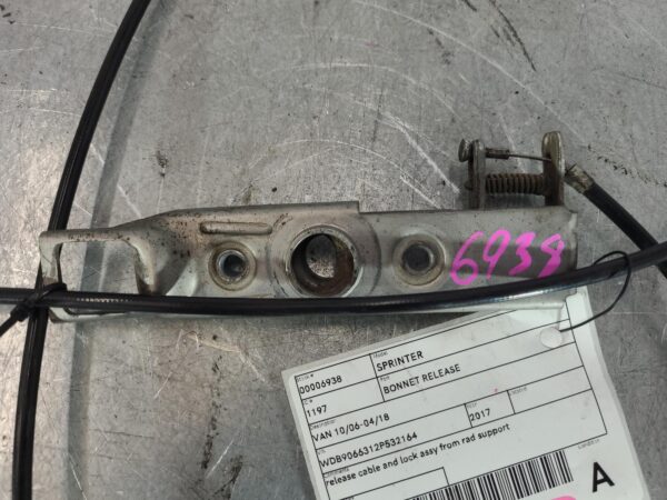MERCEDES SPRINTER 2006-2018 BONNET RELEASE VAN 10/06-04/18 - Image 2