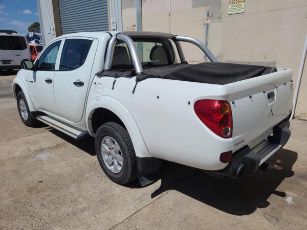 MITSUBISHI TRITON 2006-2015 WHEEL ARCH FLARE RH REAR, MN, 07/06-04/15 - Image 4