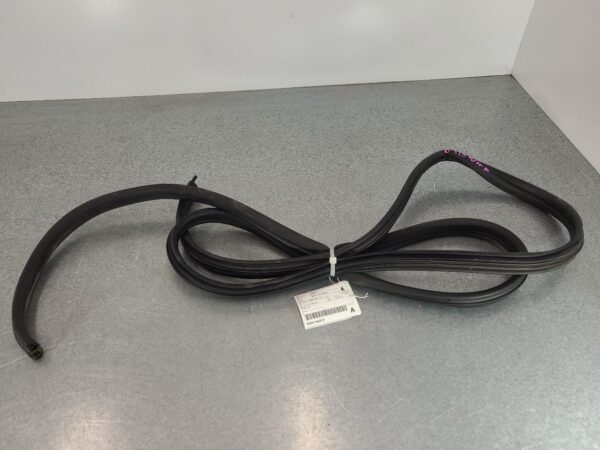 RENAULT TRAFIC BODY SEAL RUBBER RH FRONT RUBBER SEAL, X82, 01/15- 15 16 17 18 19