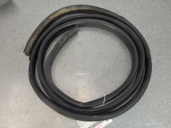 RENAULT TRAFIC BODY SEAL RUBBER RH FRONT RUBBER SEAL, X82, 01/15- 15 16 17 18 19