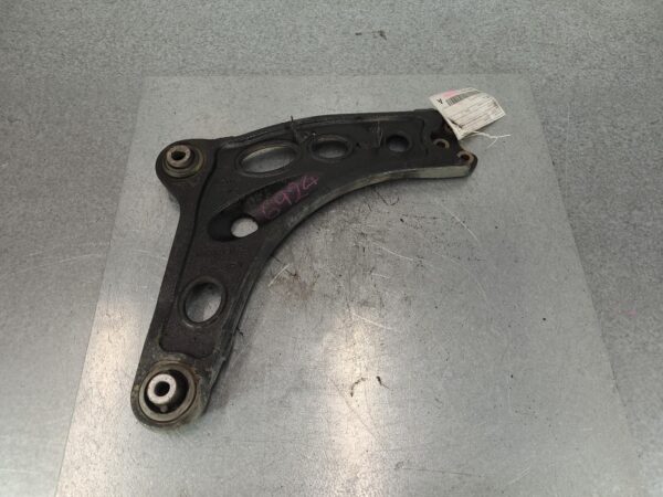 RENAULT TRAFIC 2015-2025 RIGHT FRONT LOWER CONTROL ARM X82, 01/15-