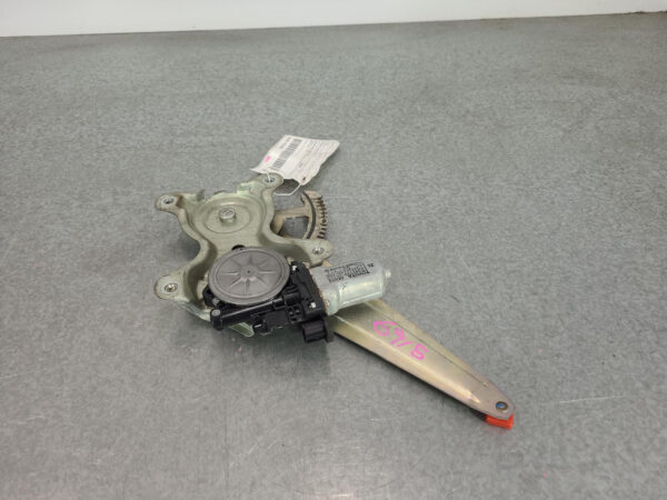 TOYOTA HILUX 2005-2015 RIGHT REAR WND REG/MOTOR POWER, 03/05-08/15