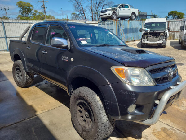 TOYOTA HILUX 2005-2011 TRIM PANEL KICK PANEL RH SIDE, LIGHT GREY, 02/05-06/11 - Image 5