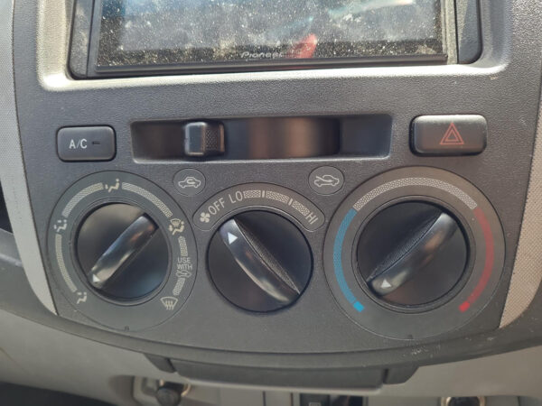 TOYOTA HILUX 2005-2011 TRIM PANEL KICK PANEL RH SIDE, LIGHT GREY, 02/05-06/11 - Image 10