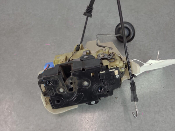 VOLKSWAGEN TRANSPORTER 2004-2015 LOCK MECHANISM RIGHT FRONT DOOR LOCK, T5, 08/04 - Image 3