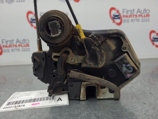 TOYOTA HILUX 02/2005-08/2015 LOCK MECHANISM RIGHT REAR DOOR POWER - Image 4