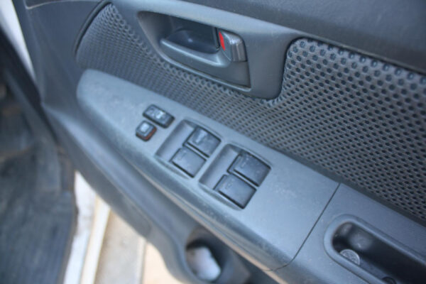 TOYOTA HILUX 02/2005-08/2015 LOCK MECHANISM RIGHT REAR DOOR POWER - Image 12