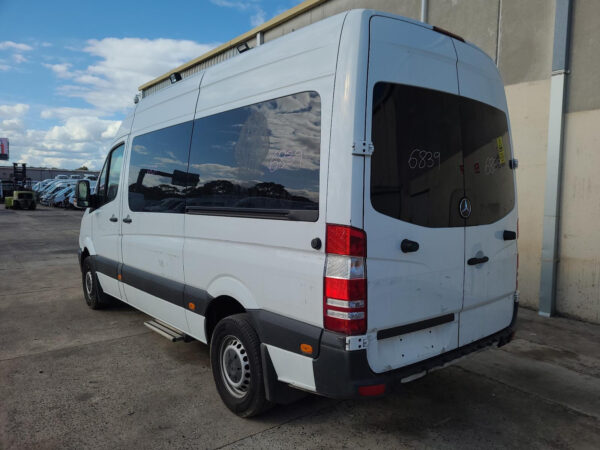 MERCEDES BENZ SPRINTER 10/2006-04/2018 UPPER RIGHT SLIDING DOOR ROLLER VAN - Image 6