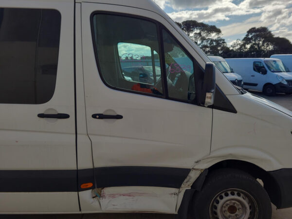 MERCEDES BENZ SPRINTER 10/2006-04/2018 UPPER RIGHT SLIDING DOOR ROLLER VAN - Image 9