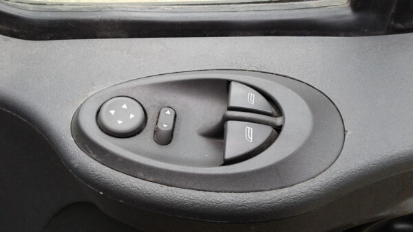 IVECO DAILY 2002-2006 LEFT FRONT POWER WINDOW SWITCH VAN - Image 6