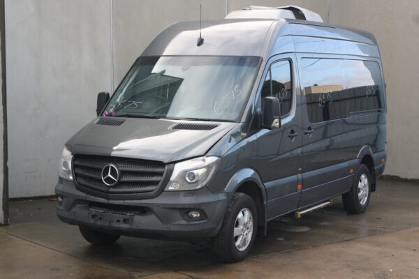 MERCEDES BENZ SPRINTER NCV3 10/2013-04/2018 RIGHT BUMPER FOGLAMP - Image 4