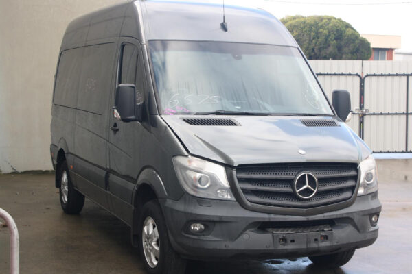 MERCEDES BENZ SPRINTER NCV3 10/2013-04/2018 RIGHT BUMPER FOGLAMP - Image 5