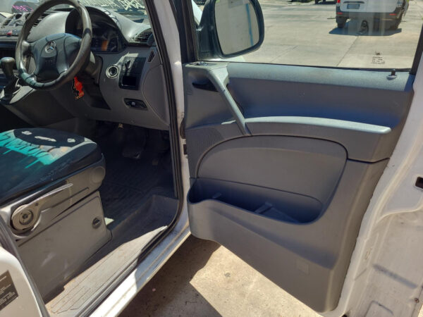 MERCEDES BENZ VITO 639 05/2004-01/2011 COURTESY LIGHT VAN - Image 9