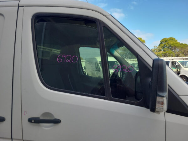 MERCEDES BENZ SPRINTER NCV3 10/2006-04/2018 RIGHT REAR DOOR SHELL ONLY LOW ROOF - Image 10