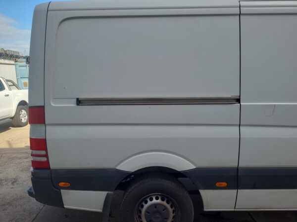 MERCEDES BENZ SPRINTER NCV3 10/2006-04/2018 RIGHT REAR DOOR SHELL ONLY LOW ROOF - Image 12