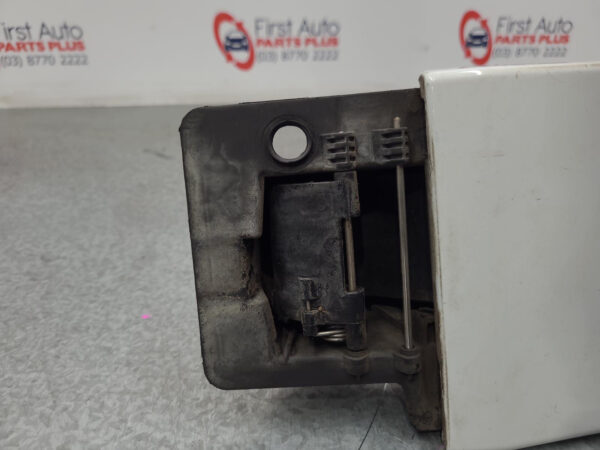 RENAULT TRAFIC X82 01/2015-2024 FUEL FLAP - Image 3