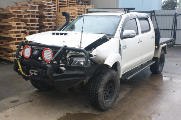 TOYOTA HILUX 07/2011-08/2015 LEFT GUARD FLASHER REPEATER - Image 2