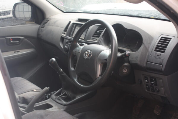 TOYOTA HILUX 07/2011-08/2015 LEFT GUARD FLASHER REPEATER - Image 12