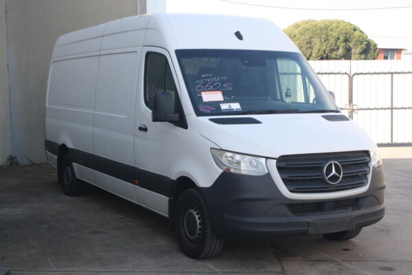 MERCEDES BENZ SPRINTER VS30 05/2018-2024 LEFT FRONT DOOR MOULDING - Image 4