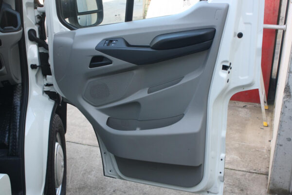 LDV DELIVER 9 07/2020-2024 POWER WINDOW RIGHT FRONT MASTER SWITCH - Image 9