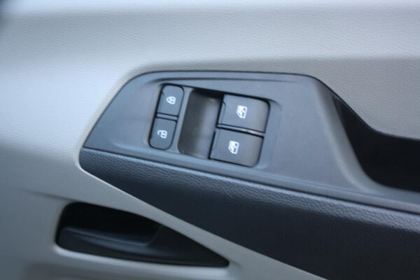 LDV DELIVER 9 07/2020-2024 POWER WINDOW RIGHT FRONT MASTER SWITCH - Image 10