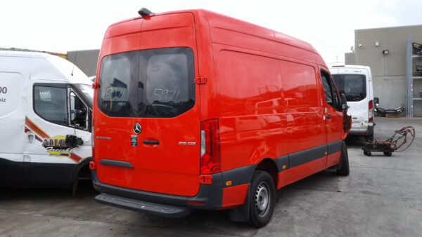 MERCEDES BENZ SPRINTER VS30 05/2018-2024 KEYLESS ENTRY CONTROL MODULE RECEIVER - Image 3